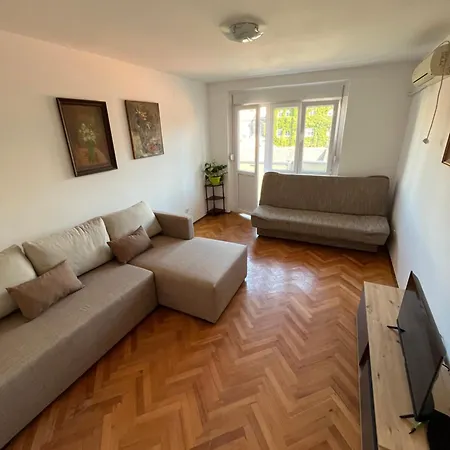 Minutetoriver Apartment Belgrade