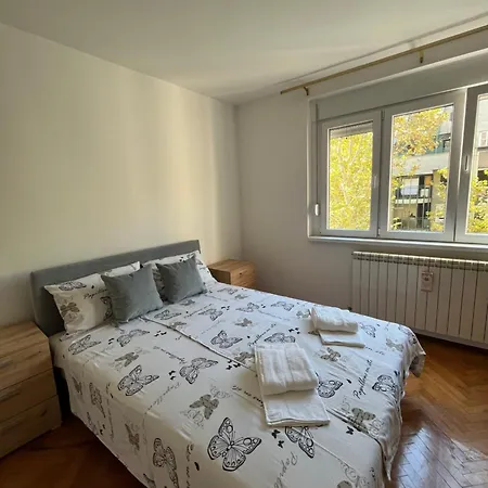 Minutetoriver Apartment Belgrade